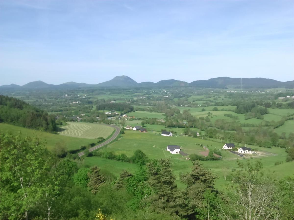 Coquelicot, Entre Volcans D Auvergne Et Sancy, Orcival. Экстерьер фото
